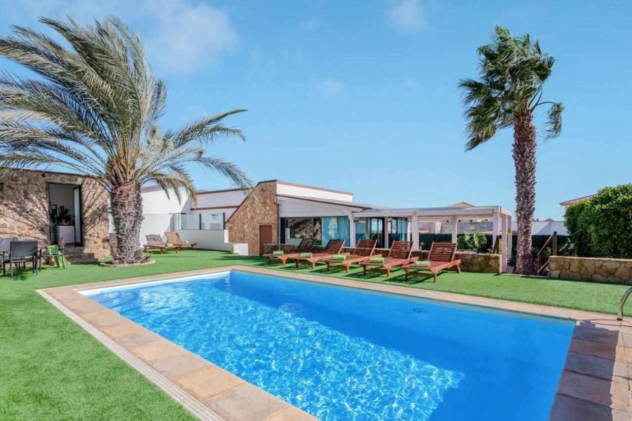 Villa Cobas Con Piscina Y Privada Triquivijate 外观 照片
