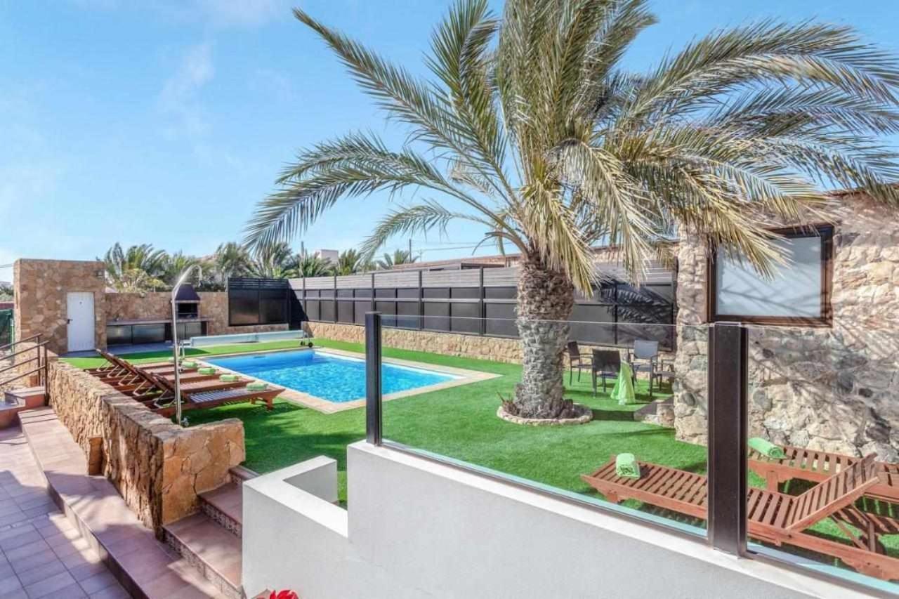 Villa Cobas Con Piscina Y Privada Triquivijate 外观 照片