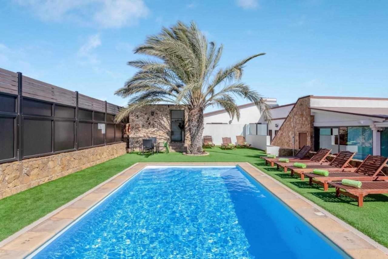 Villa Cobas Con Piscina Y Privada Triquivijate 外观 照片